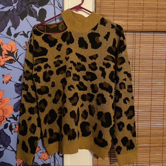 Love By Design Sweaters - NWT open shoulder cheetah sweater